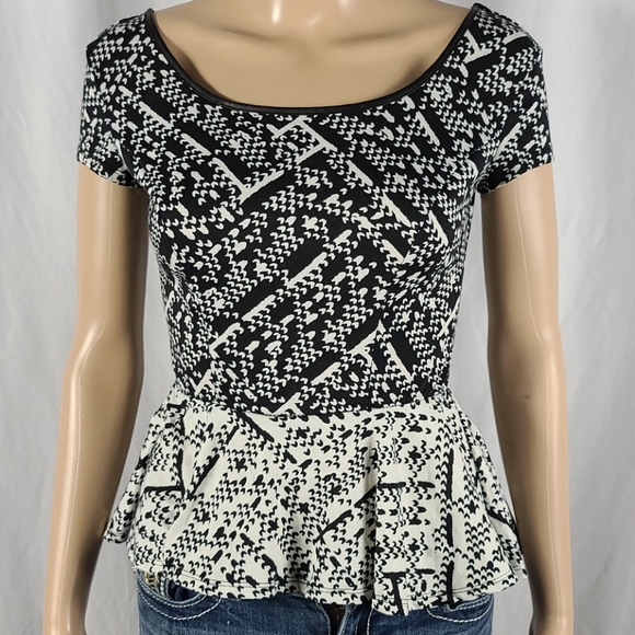 Black Off White Patterned Empire Tee Pleather Hem - Picture 9 of 9